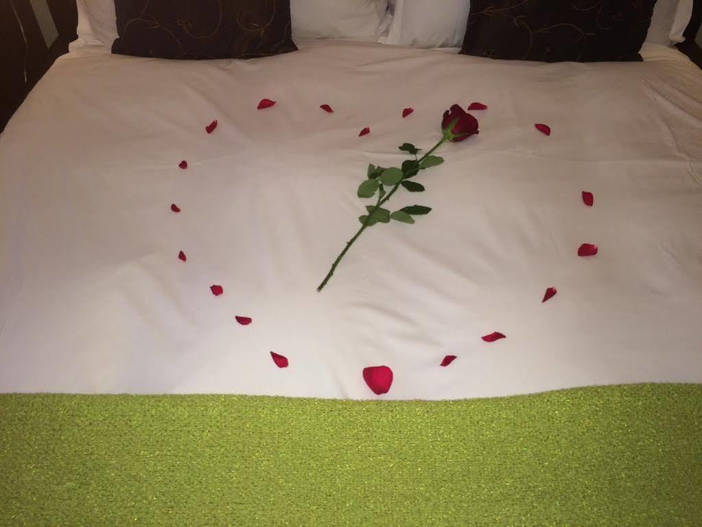 Ashmira Guest House Веймут Екстер'єр фото